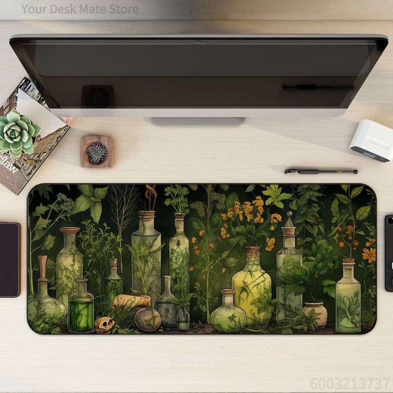 سجادة مكتب خضراء بتصميم نباتات - مراجعة Desk Setup With Plants وسعره