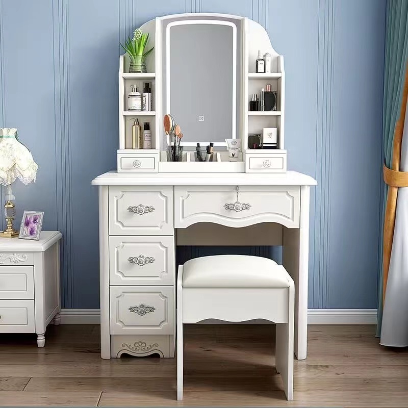 طاولات تسريح خشبية حديثة بيضاء - مراجعة Desk Setup Simple وسعره