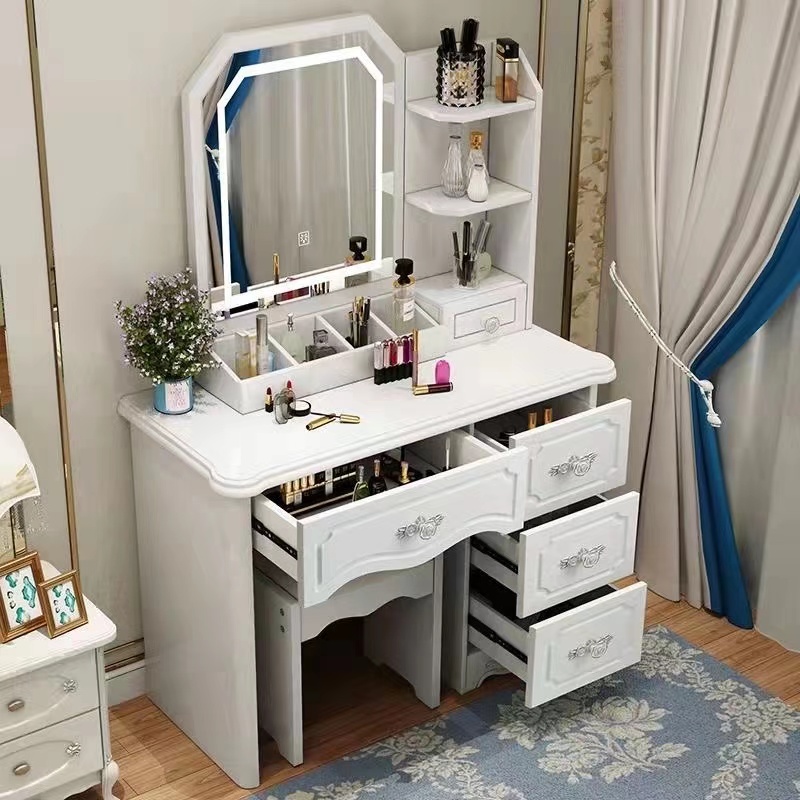 طاولات تسريح خشبية حديثة بيضاء - مراجعة Desk Setup Simple وسعره